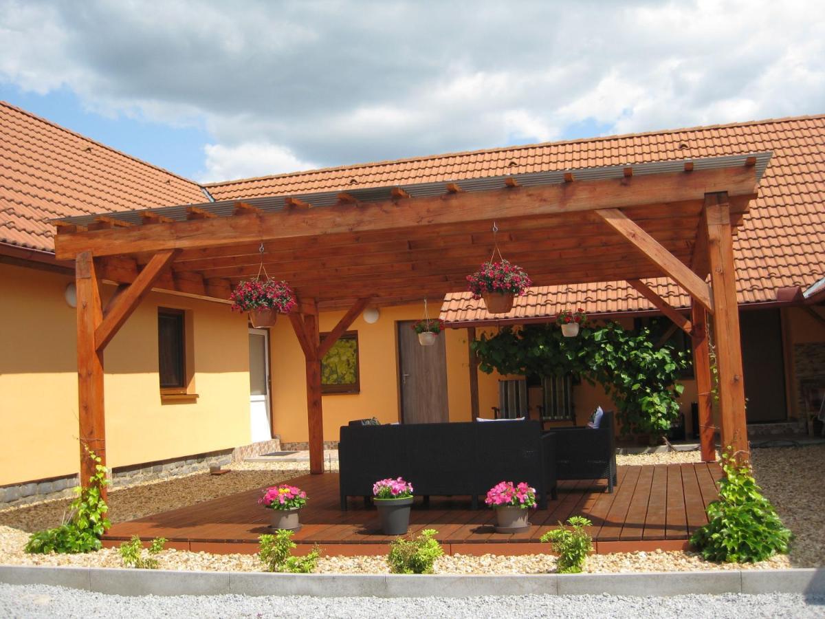 Apartmany Vcelka Hranice u Novych Hradu Экстерьер фото