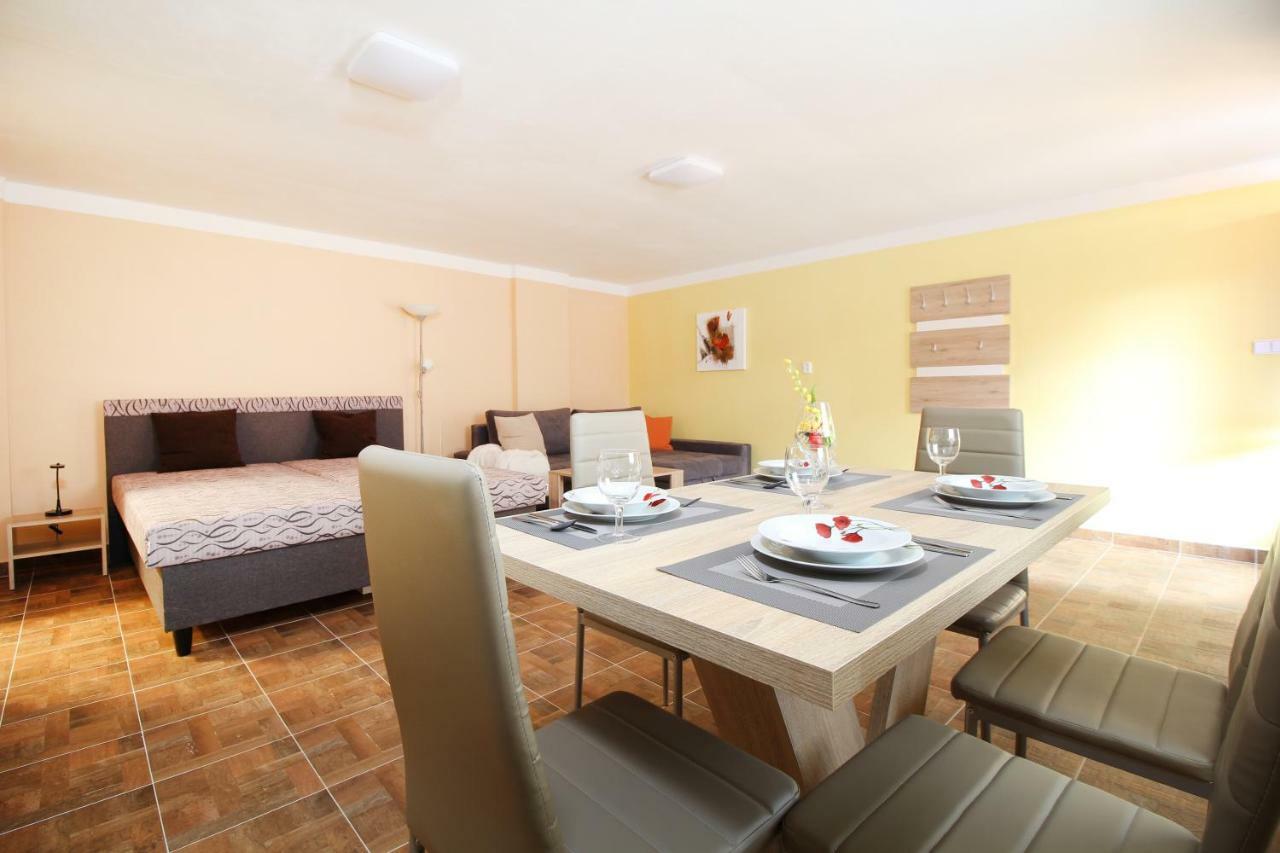 Apartmany Vcelka Hranice u Novych Hradu Экстерьер фото